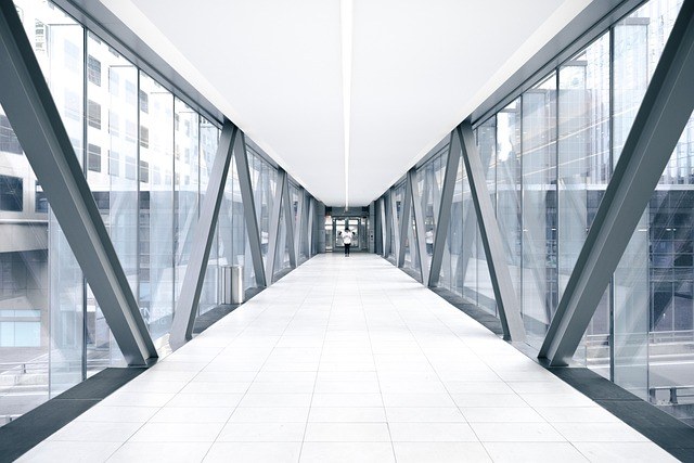 corridor-863681_640.jpg