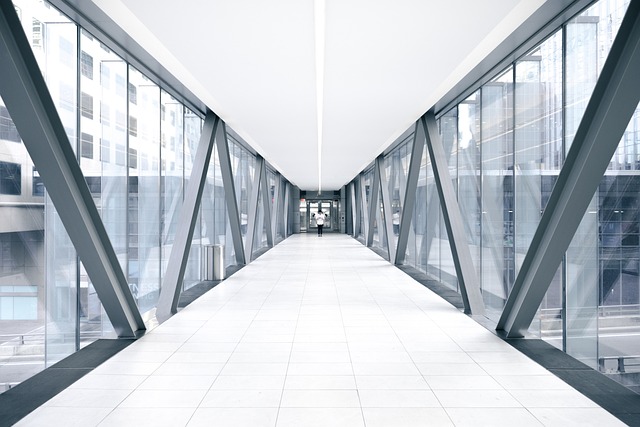 corridor-863681_640.jpg