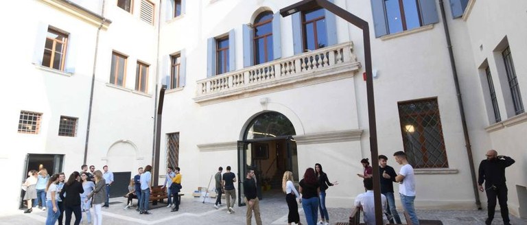 palazzo angeli2.jpg
